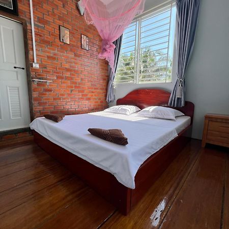 Ing Ing Guesthouse 코롱 산로엠 외부 사진
