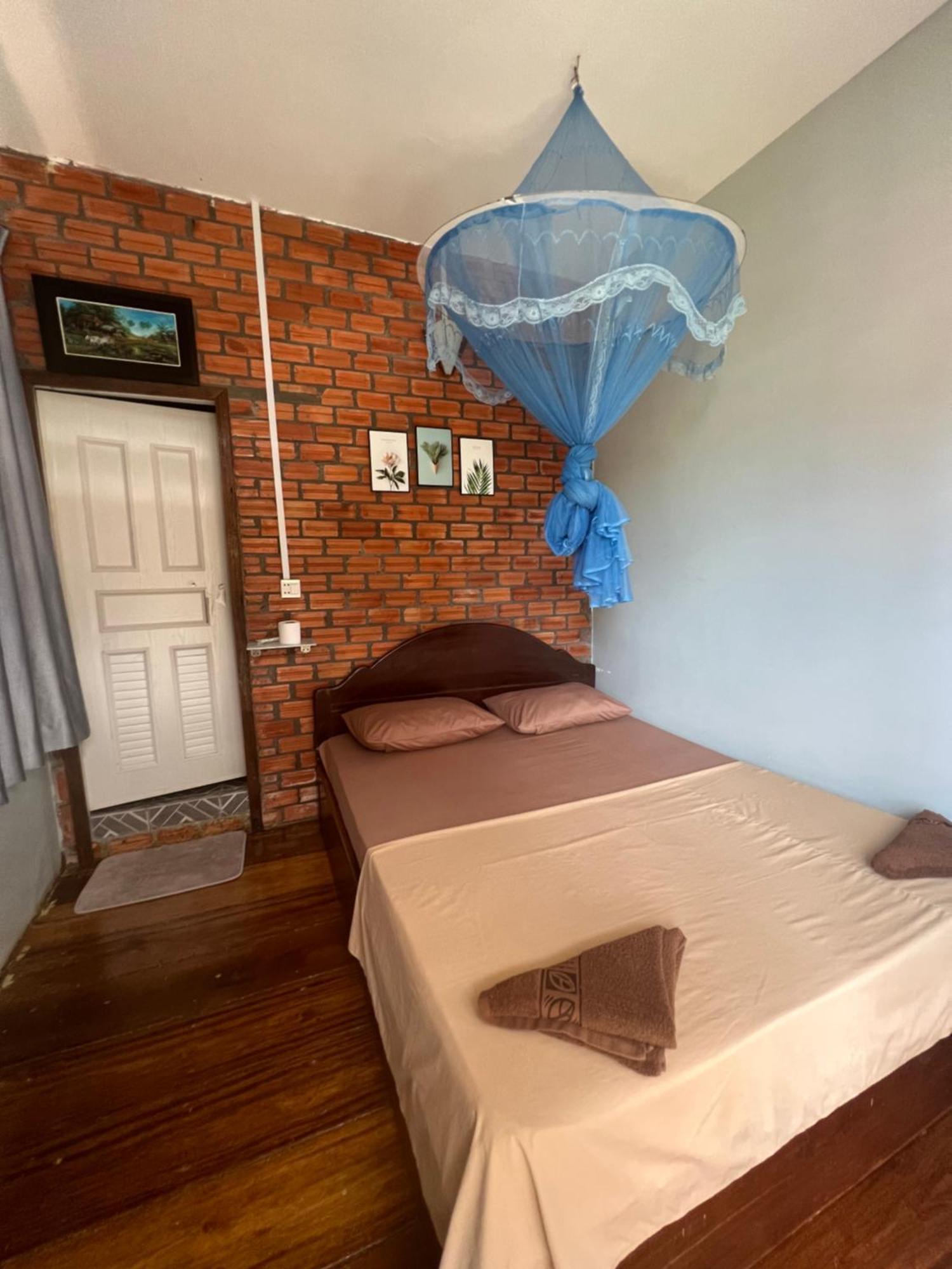 Ing Ing Guesthouse 코롱 산로엠 외부 사진