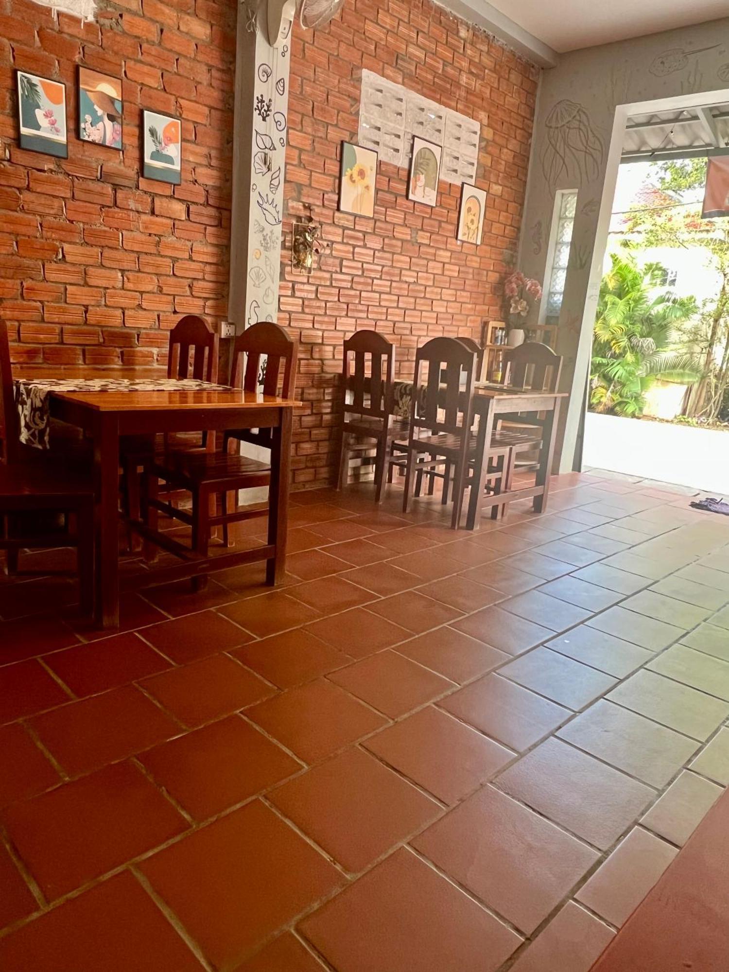 Ing Ing Guesthouse 코롱 산로엠 외부 사진