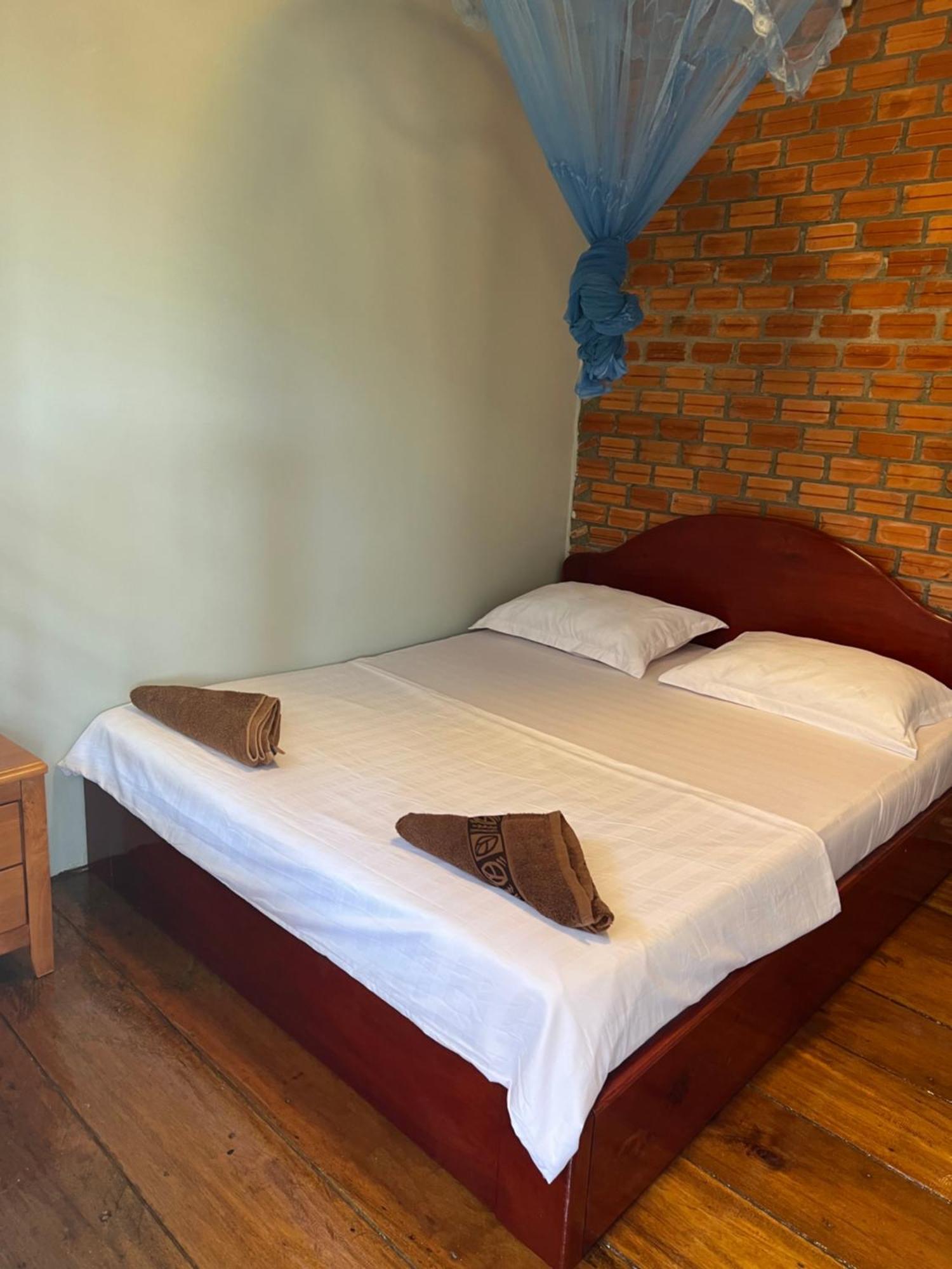 Ing Ing Guesthouse 코롱 산로엠 외부 사진