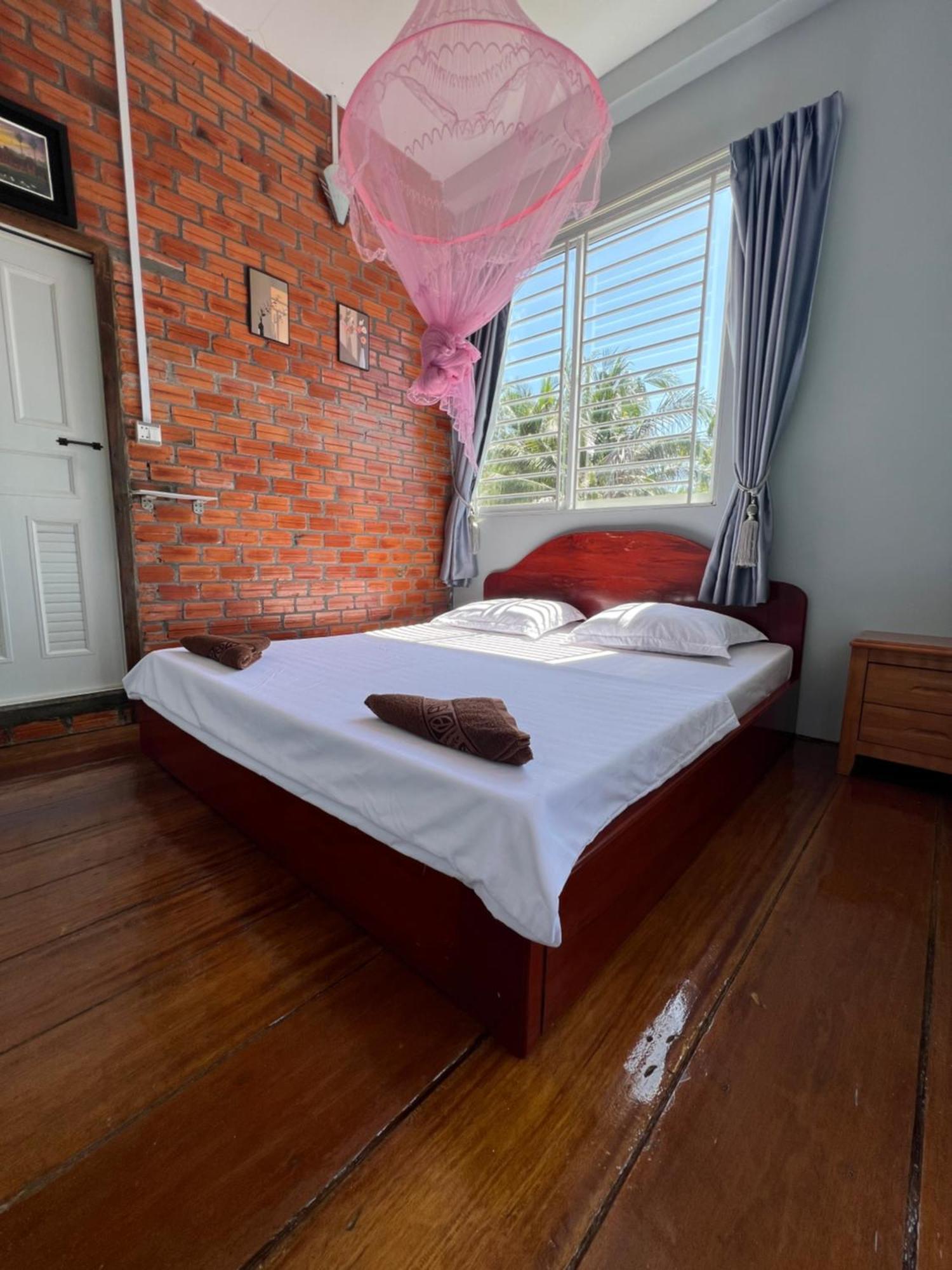 Ing Ing Guesthouse 코롱 산로엠 외부 사진