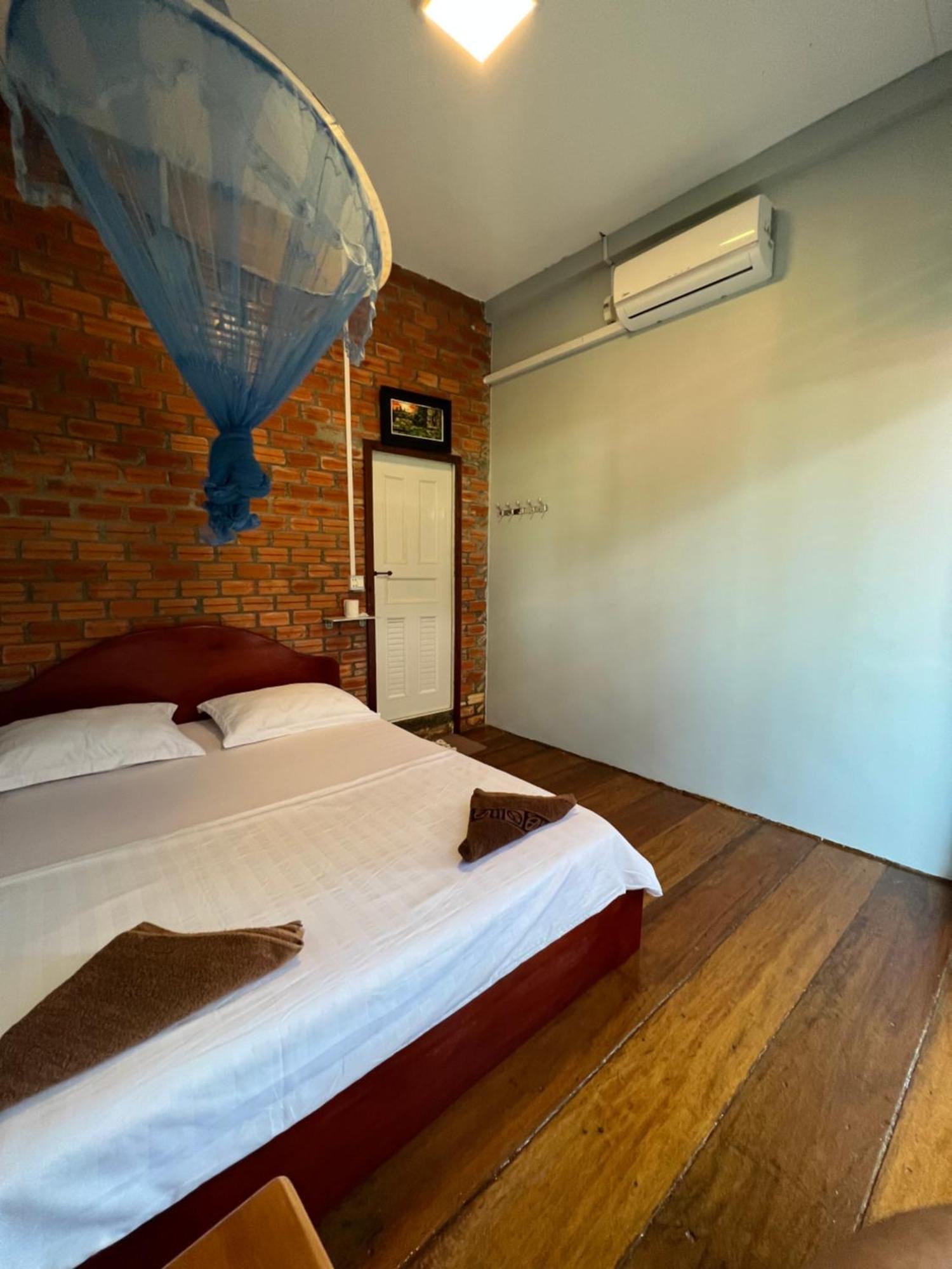 Ing Ing Guesthouse 코롱 산로엠 외부 사진