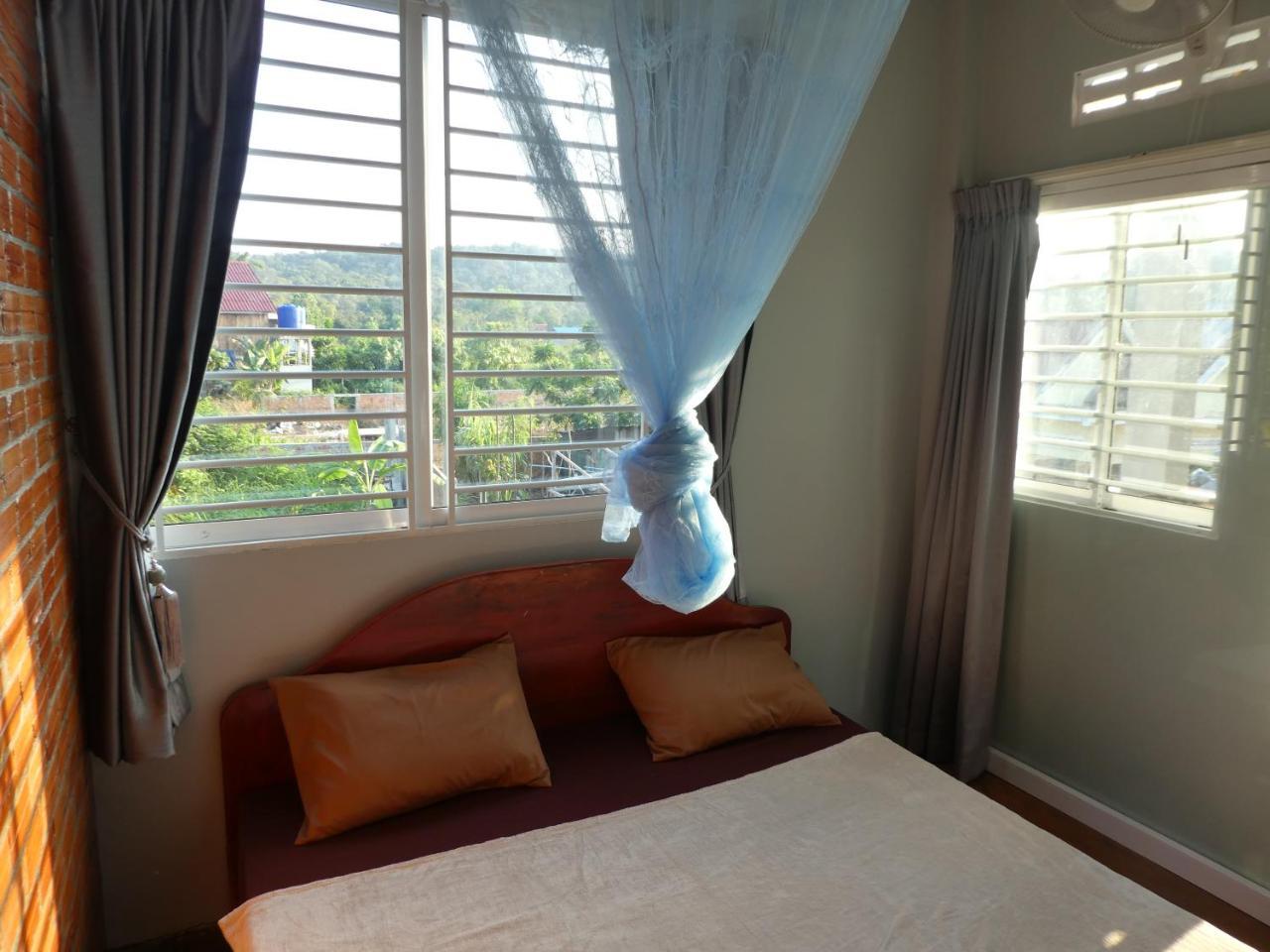 Ing Ing Guesthouse 코롱 산로엠 외부 사진